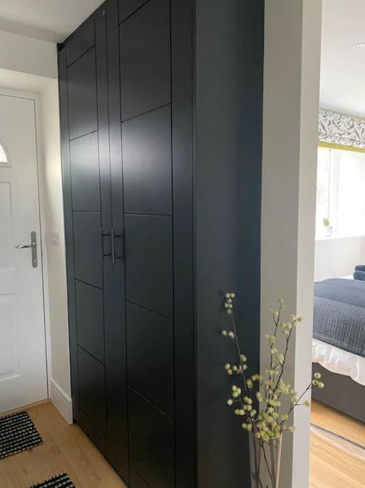 New Studio Apartment - Minutes Walk To Cathedral Salisbury Luaran gambar