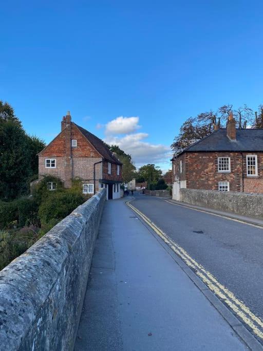 New Studio Apartment - Minutes Walk To Cathedral Salisbury Luaran gambar