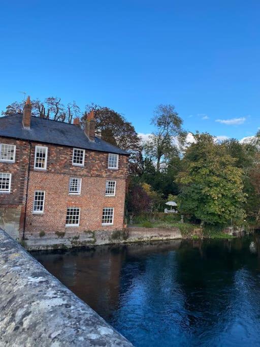 New Studio Apartment - Minutes Walk To Cathedral Salisbury Luaran gambar
