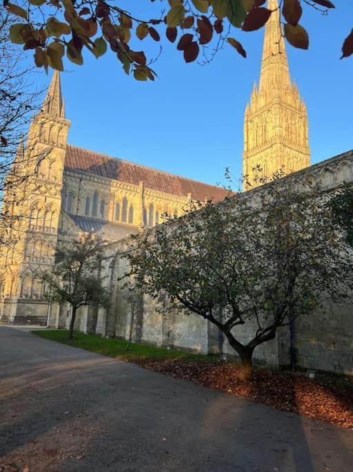 New Studio Apartment - Minutes Walk To Cathedral Salisbury Luaran gambar