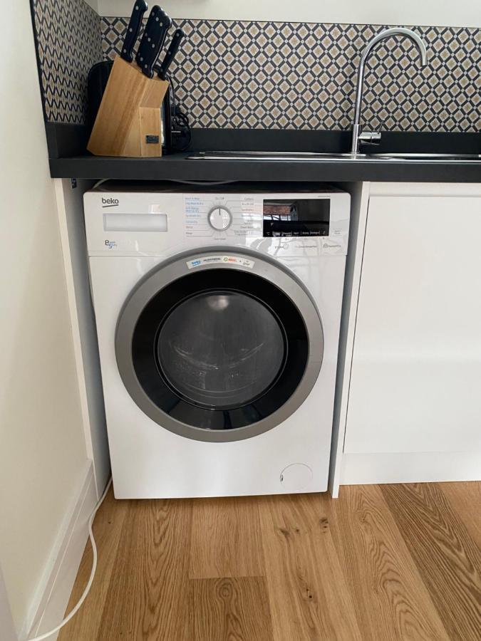 New Studio Apartment - Minutes Walk To Cathedral Salisbury Luaran gambar